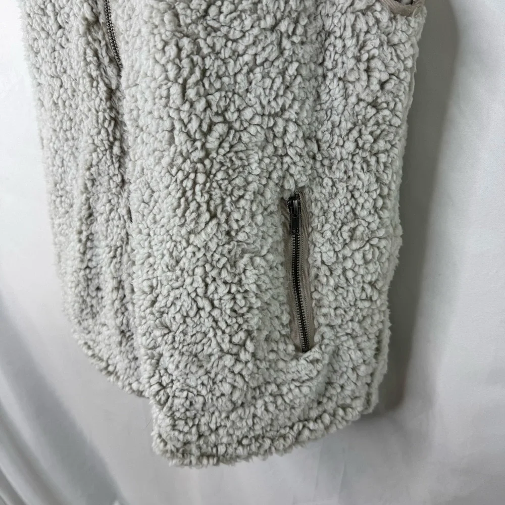 Thread & Supply Light Gray Sherpa Vest